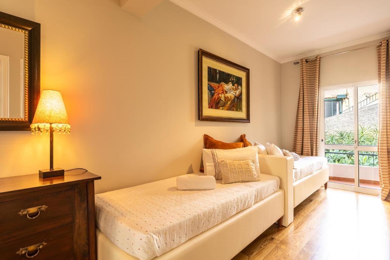 Stylish Apartment With Balcony And Amazing Views Over Funchal And The Sea المظهر الخارجي الصورة
